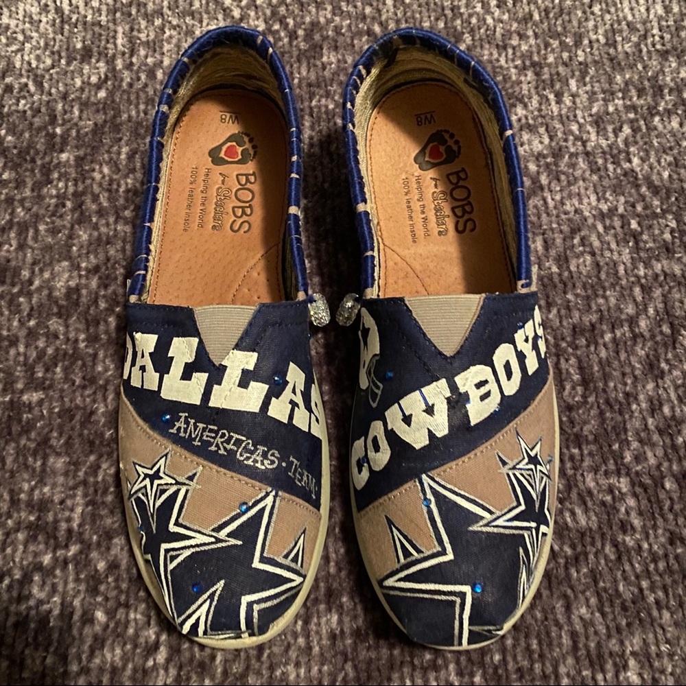 Custom designed Dallas Cowboys painted Bobs 7.5
